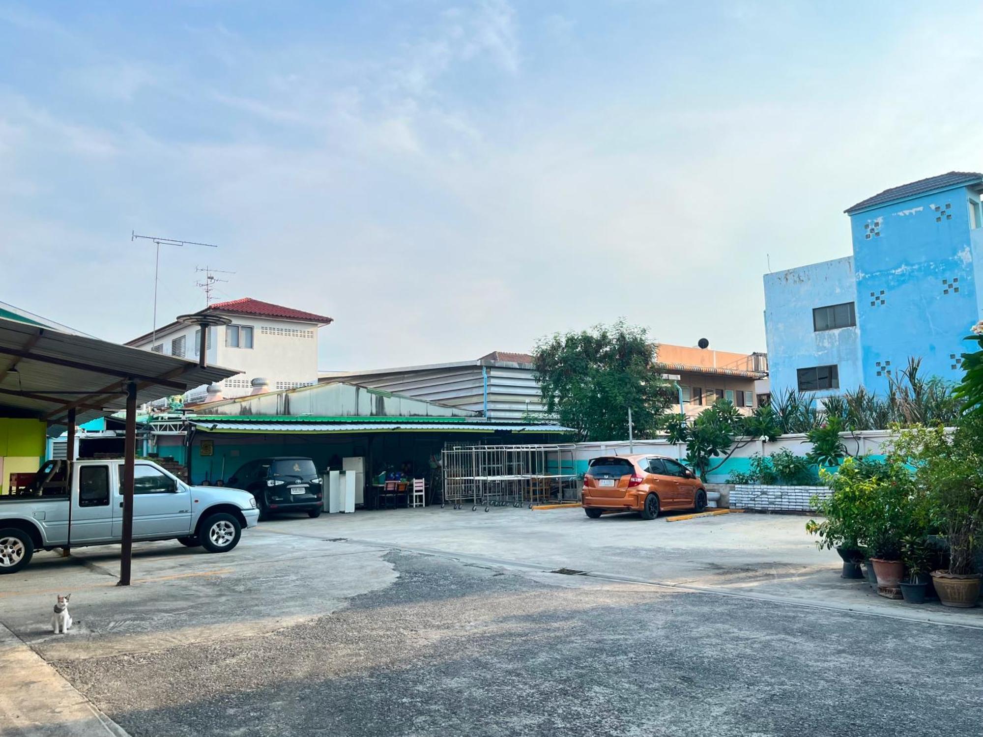 Pa Chalermchai Guesthouse Bangkok Exterior photo